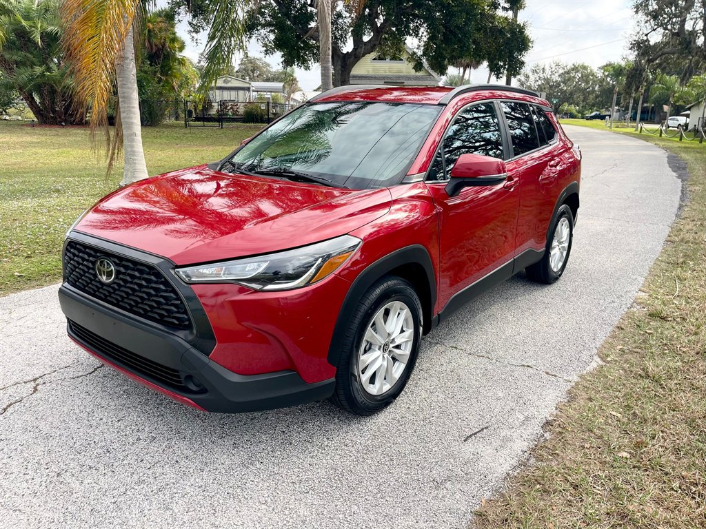 2022 Toyota Corolla Cross LE's photo