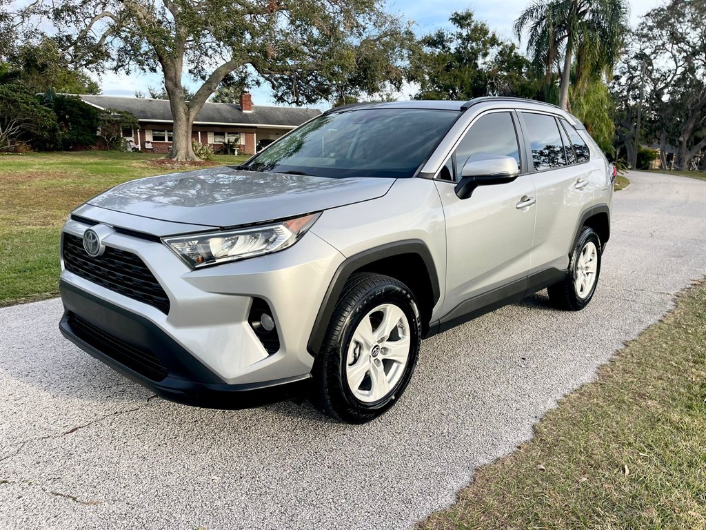2019 Toyota RAV4 XLE's photo
