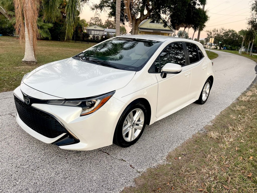 2022 Toyota Corolla Hatchback SE's photo