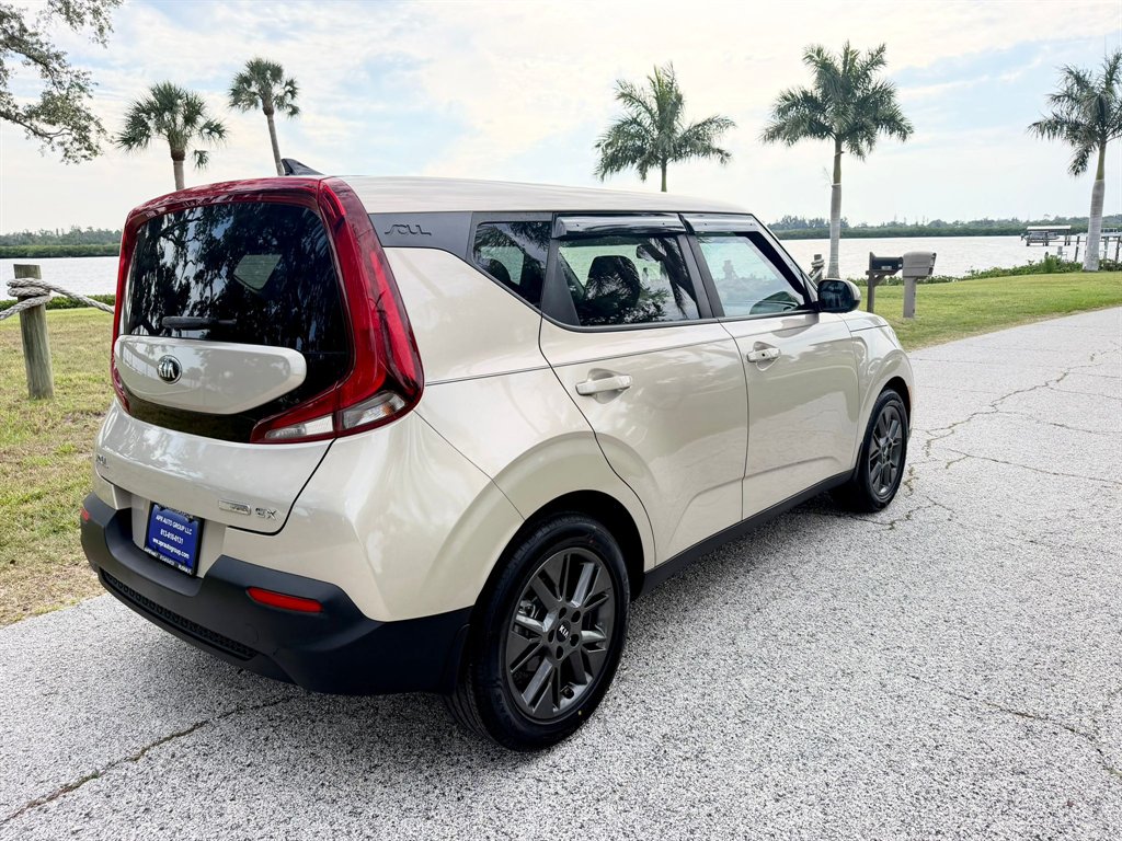 2020 Kia Soul EX - Photo 18