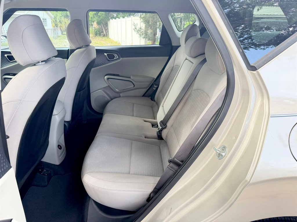 2020 Kia Soul EX - Photo 12