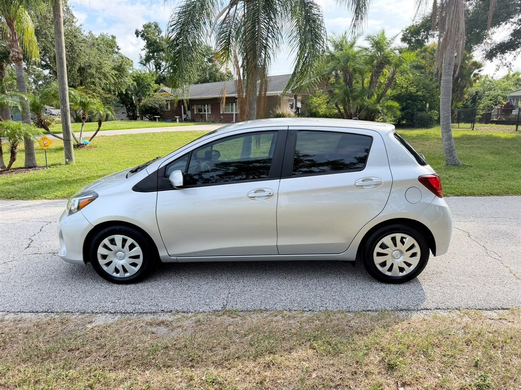 2017 Toyota Yaris SE - Photo 22
