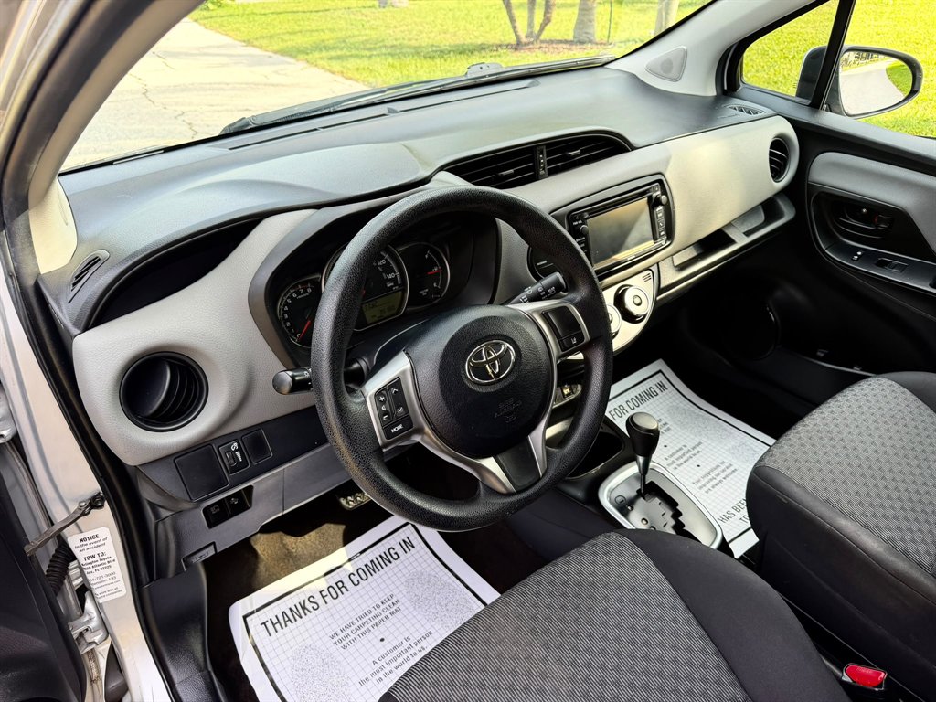 2017 Toyota Yaris SE - Photo 7