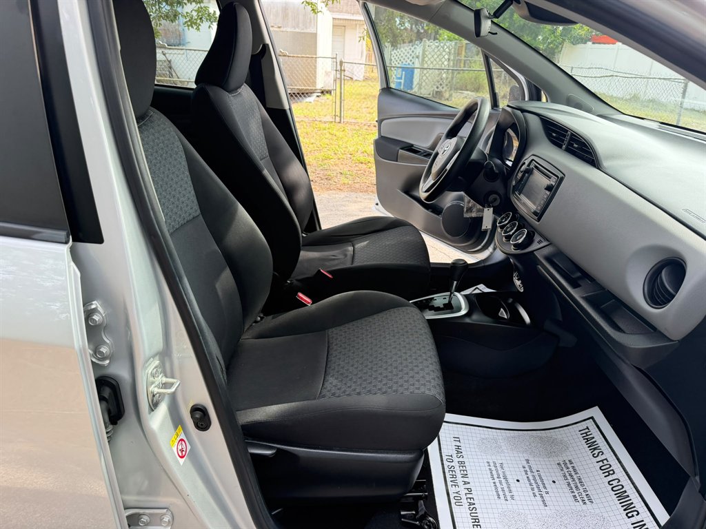 2017 Toyota Yaris SE - Photo 12