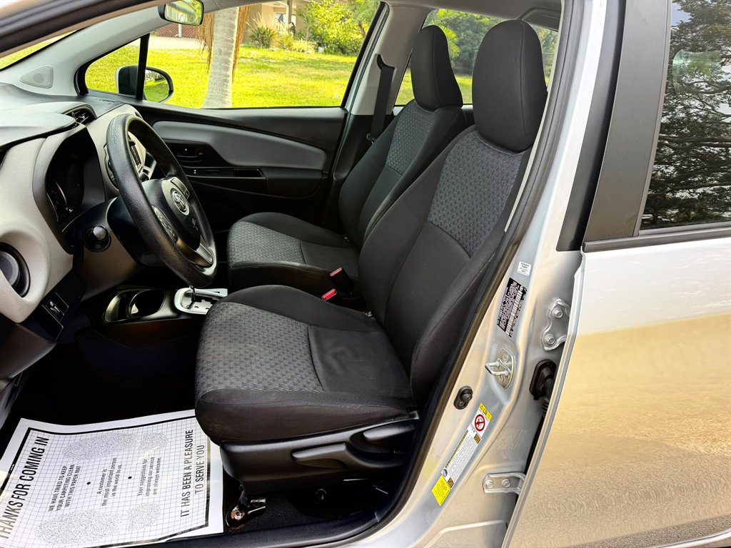 2017 Toyota Yaris SE - Photo 6
