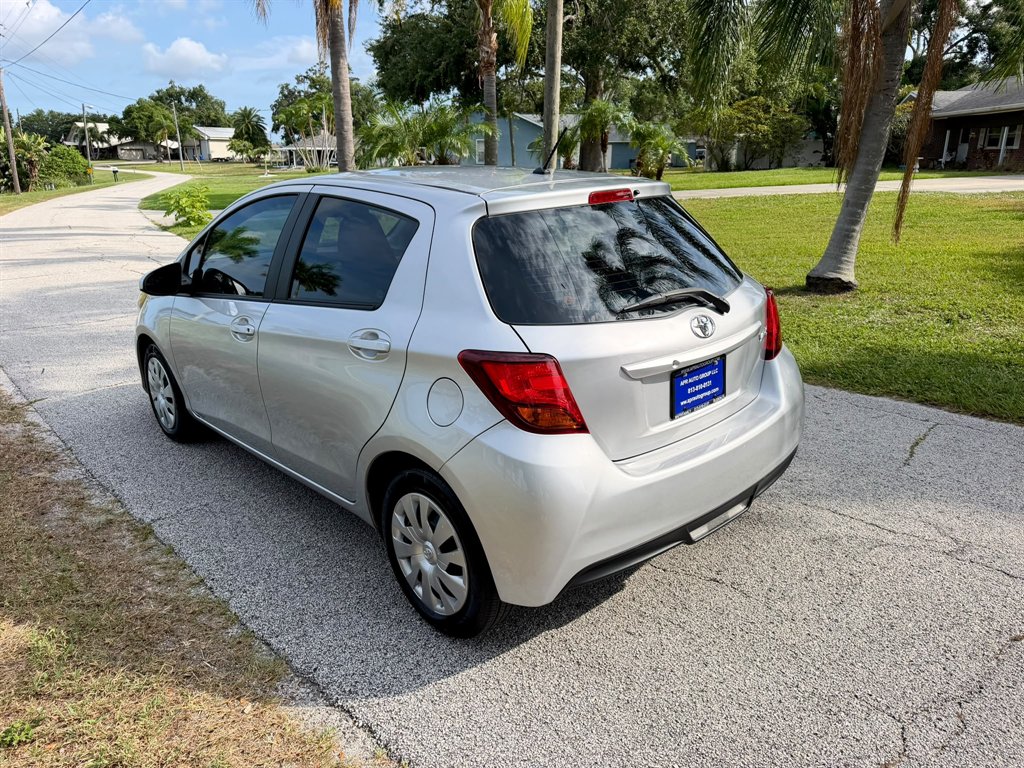 2017 Toyota Yaris SE - Photo 18
