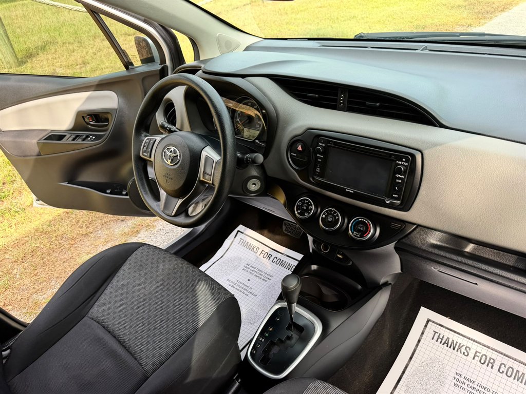 2017 Toyota Yaris SE - Photo 11