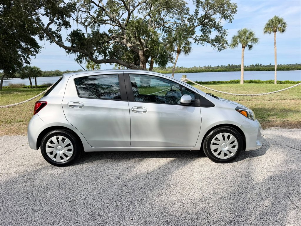 2017 Toyota Yaris SE - Photo 13