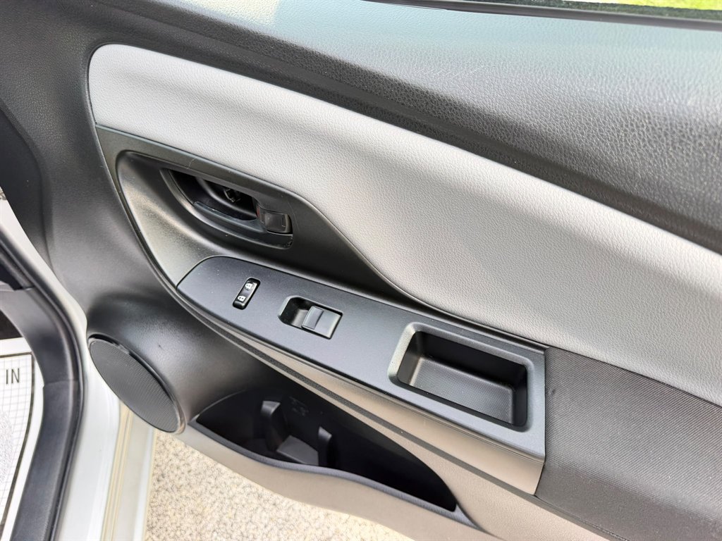 2017 Toyota Yaris SE - Photo 17